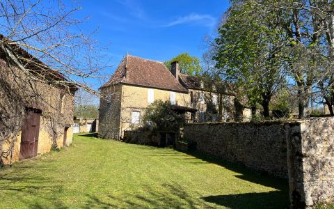  17th century property to restore with 4 hectares of land