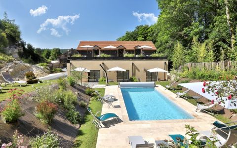 OUTSTANDING HOTEL & RESTAURANT COMPLEX WITH OWNER'S RESIDENCE, SUPERBLY LOCATED IN THE HEART OF THE BEST AREA OF THE DORDOGNE. AP2506 